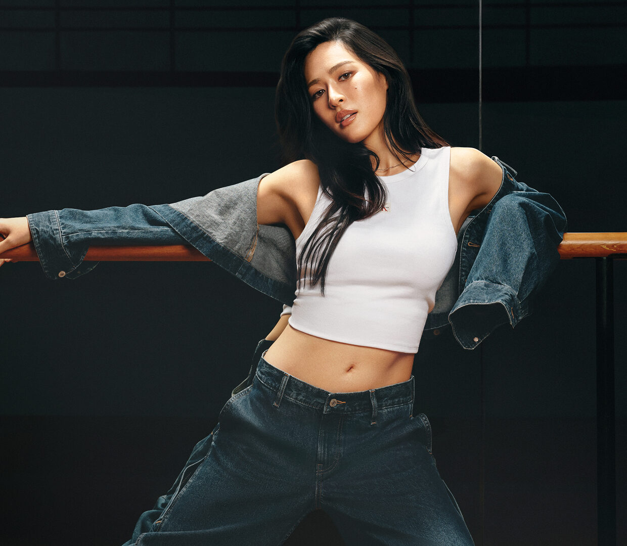 Lingling Kwong fala à elle brasil sobre relação com a moda e conexão com fãs brasileiros