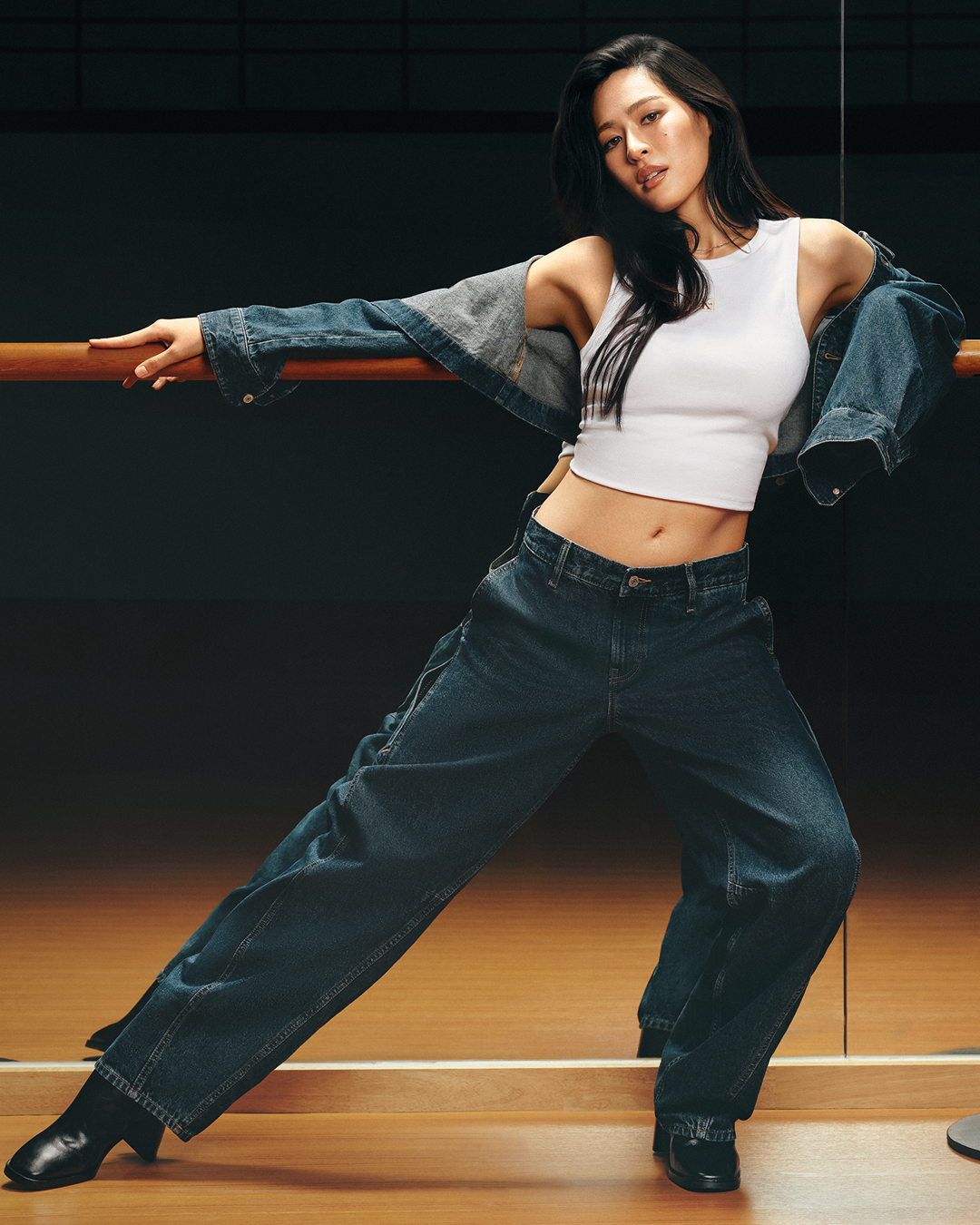 Lingling Kwong fala à elle brasil sobre relação com a moda e conexão com fãs brasileiros