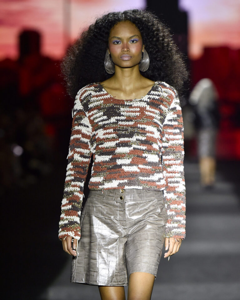 shorts de couro na Rio Fashion Week.