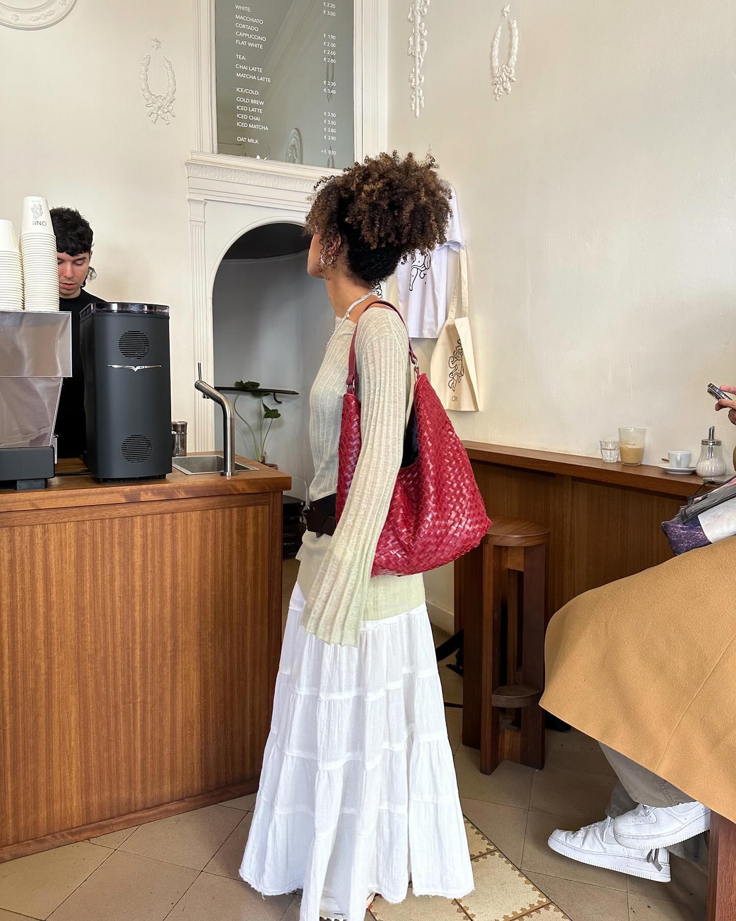 As bolsas slouchy ganham tração nas ruas – e aqui estão as provas bolsas slouchy