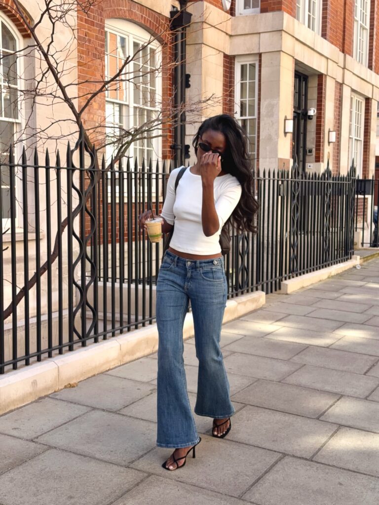 6 maneiras de usar a calça flare feminina 