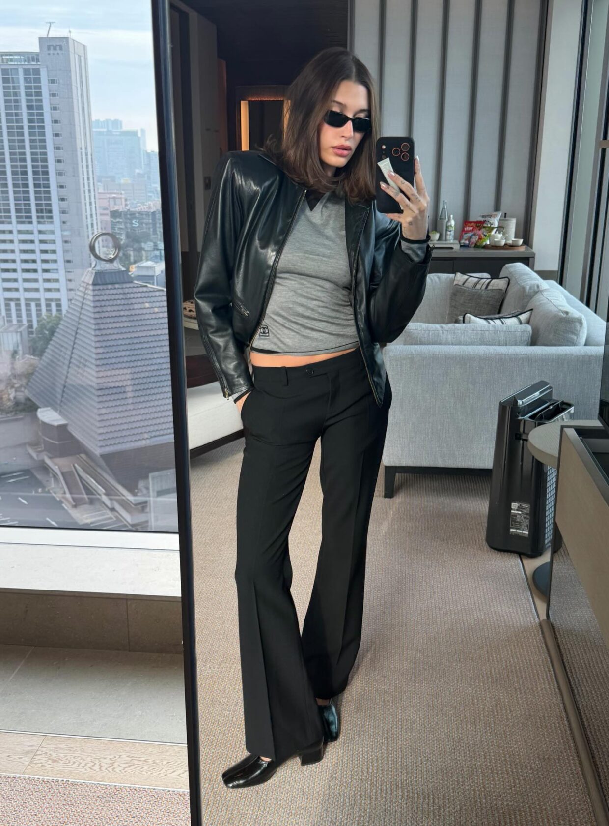 6 maneiras de usar a calça flare feminina