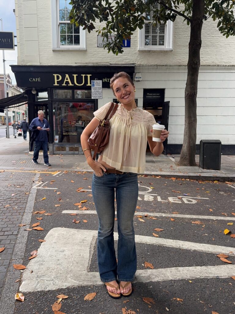 6 maneiras de usar a calça flare feminina 