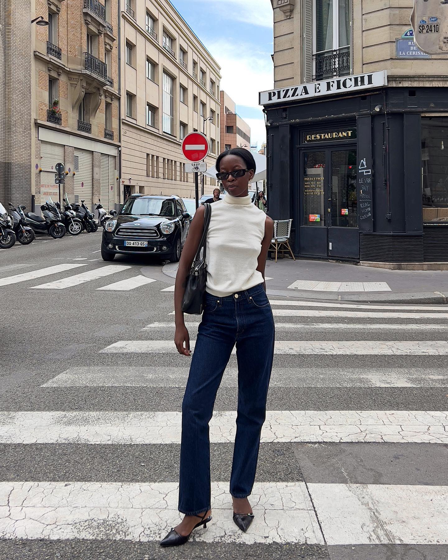 calça jeans escura