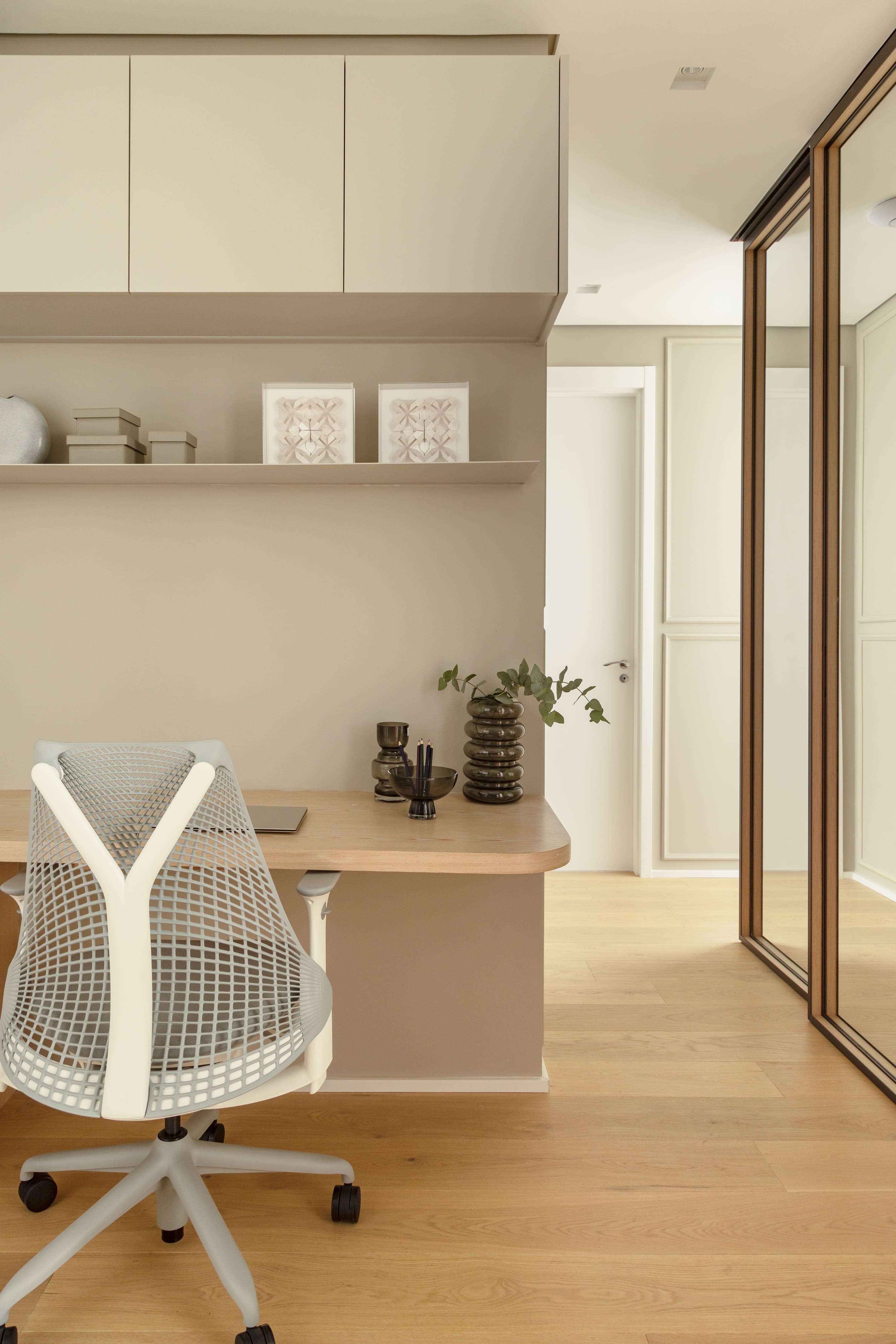 Escritório compacto: 9 inspirações para criar um cantinho do home office