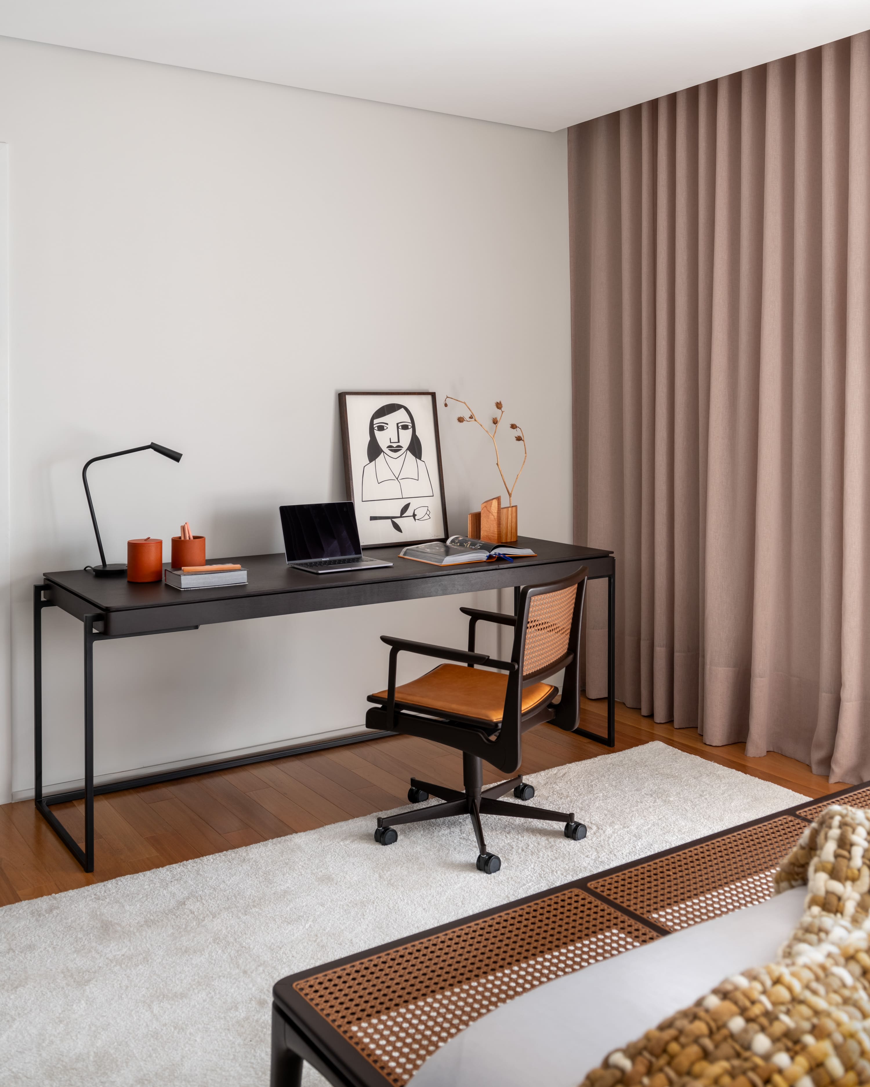 Escritório compacto: 9 inspirações para criar um cantinho do home office