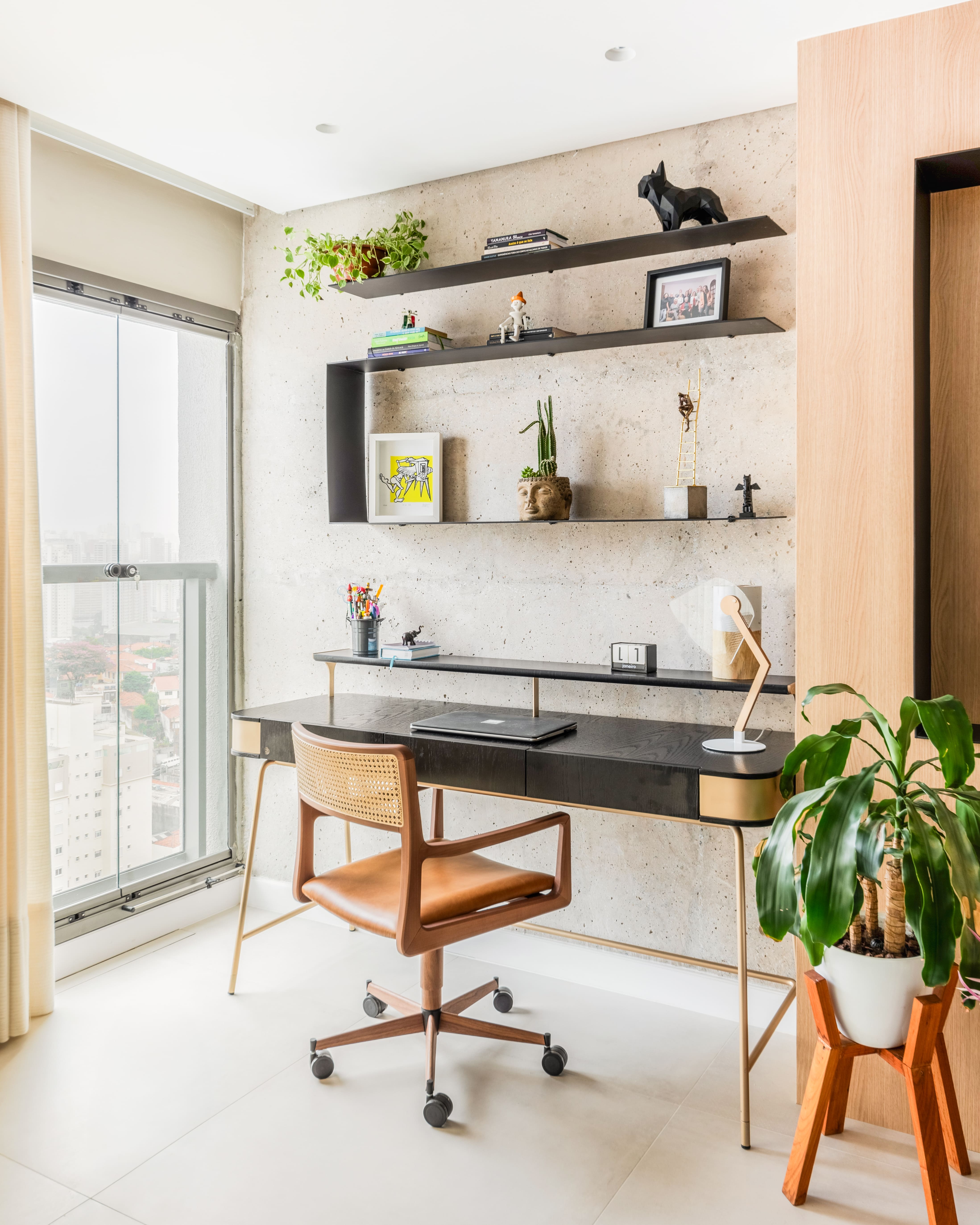 Escritório compacto: 9 inspirações para criar um cantinho do home office