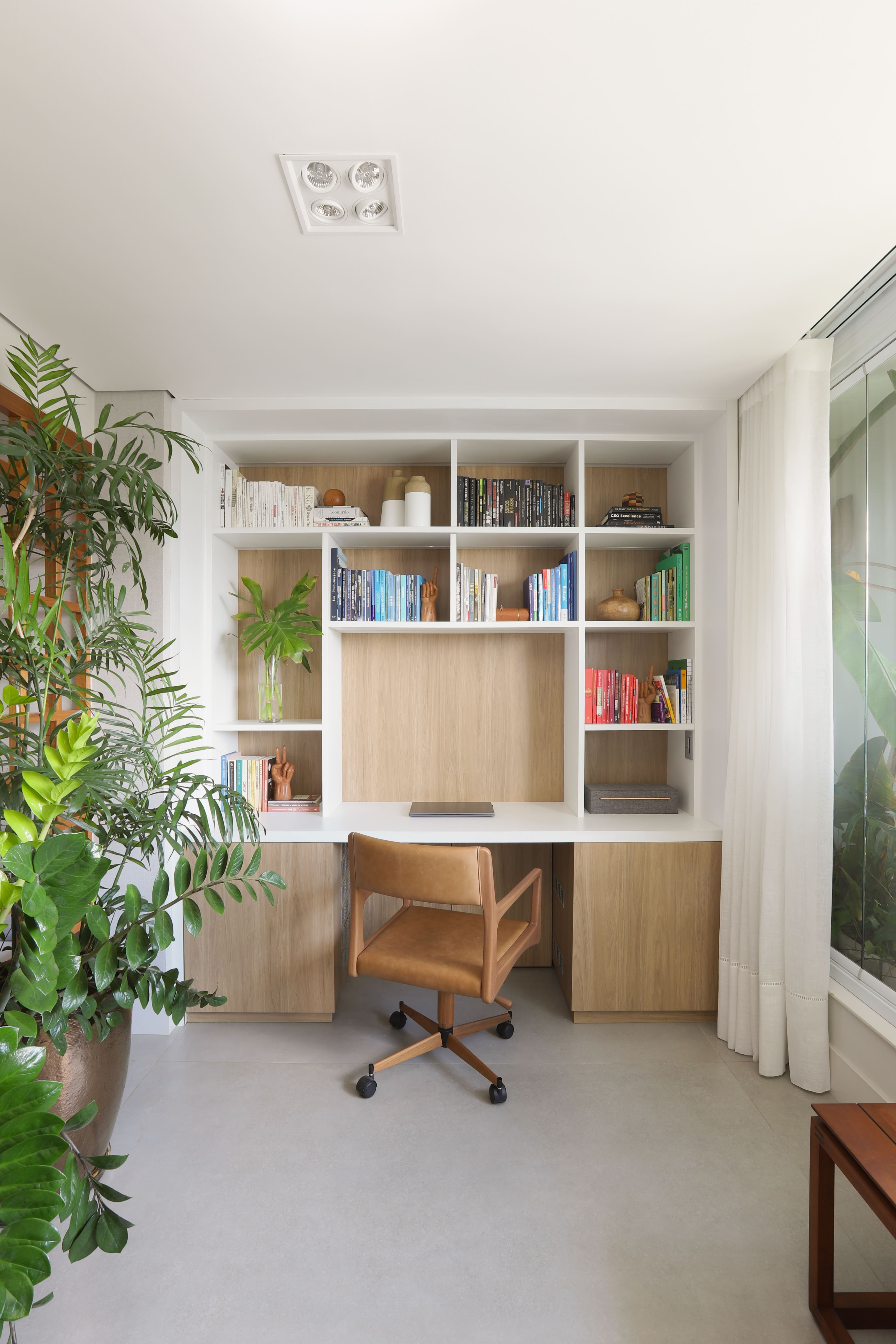 Escritório compacto: 9 inspirações para criar um cantinho do home office
