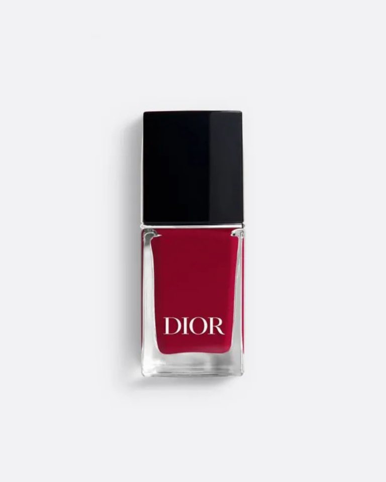 Esmalte vermelho-cereja é a aposta para atualizar (de leve!) a manicure esmalte vermelho-cereja (2)