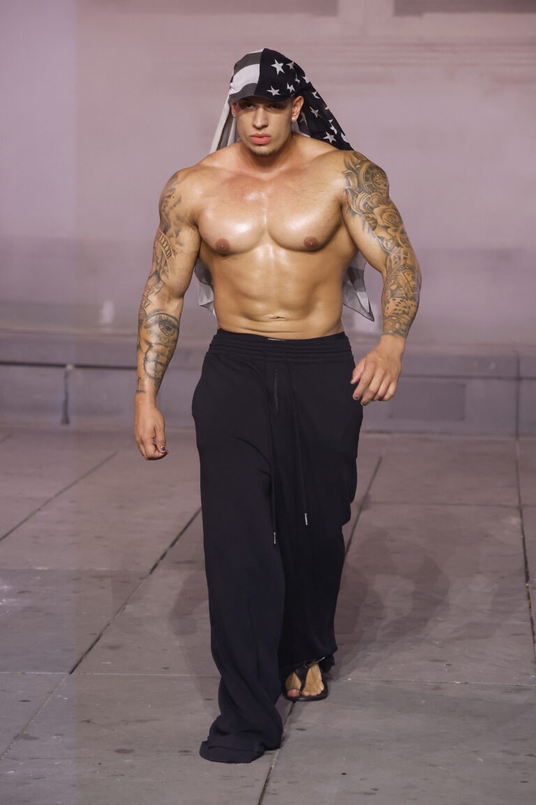Matières Fécales, verão 2027