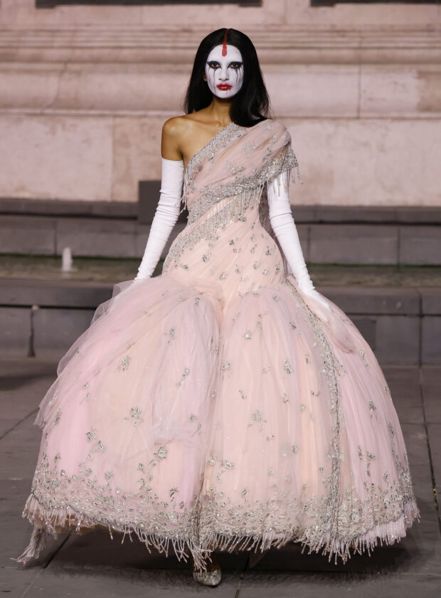 PFW: Matières Fécales, verão 2027 Matières Fécales, verão 2027.