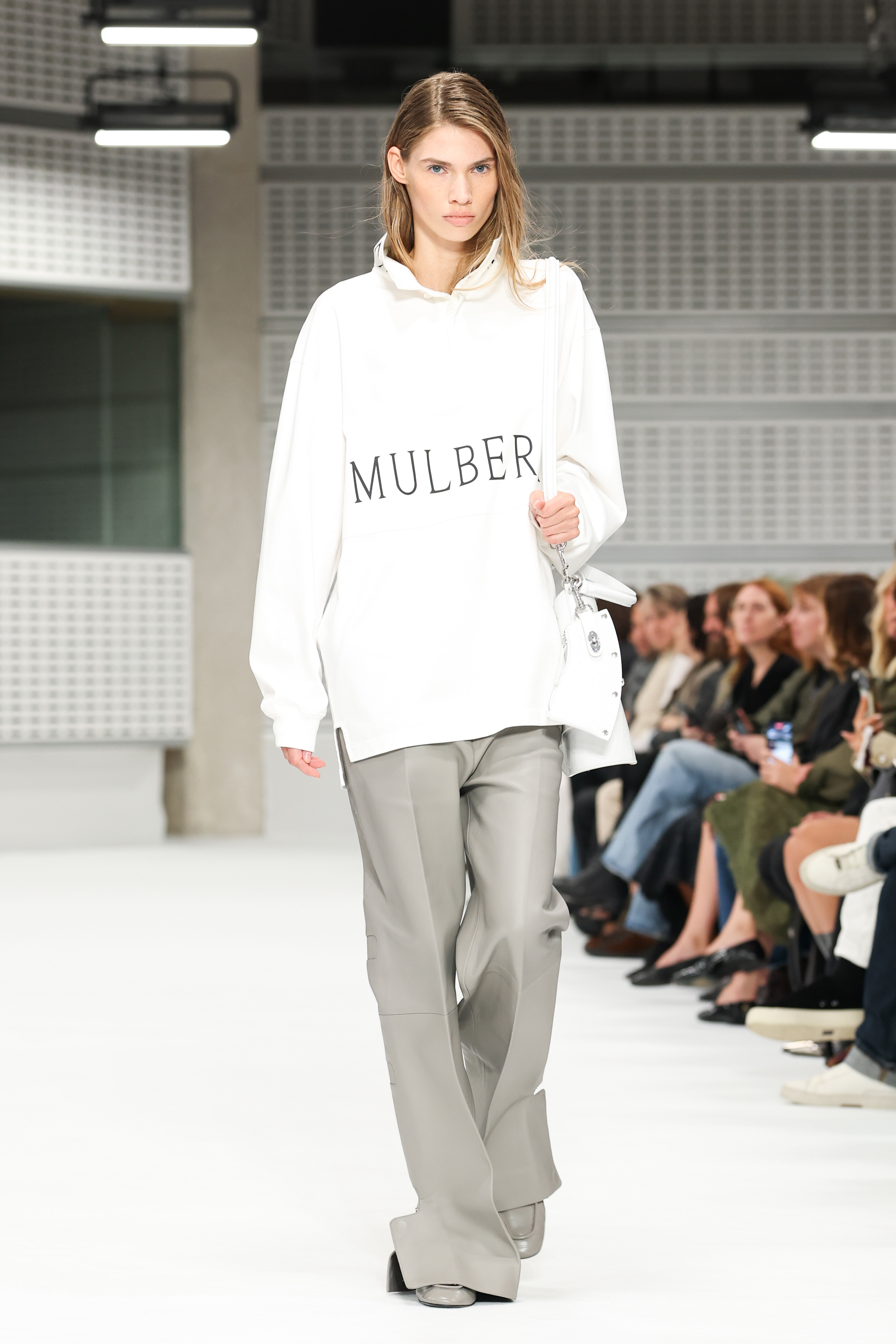 Mulberry por Christopher Kane, verão 2027.