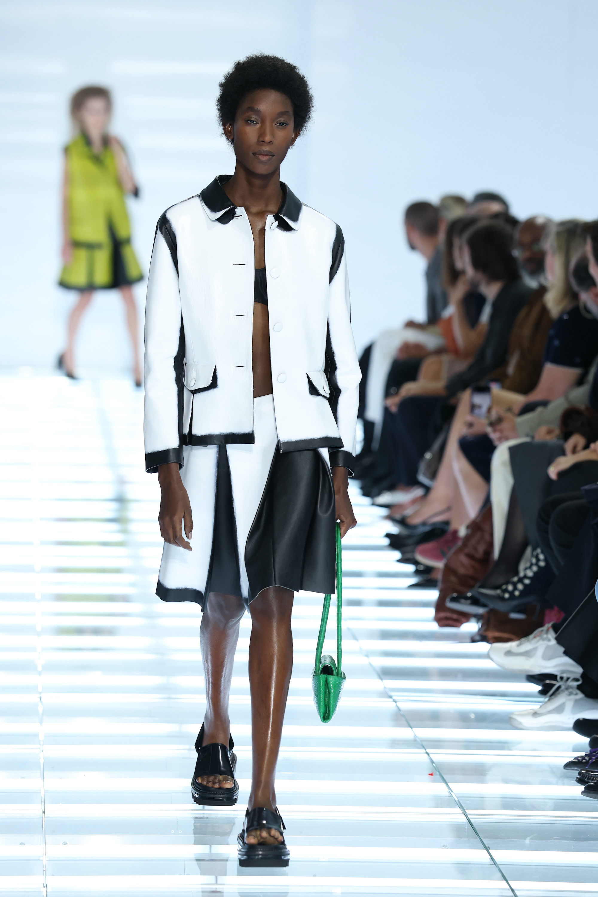 MFW: Prada, verão 2027 desfile da prada no verão 2027 da mfw
