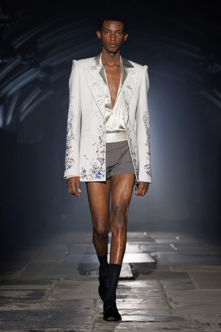 tendencias da LFW verao2027 McQueen SS27 Press Look 20
