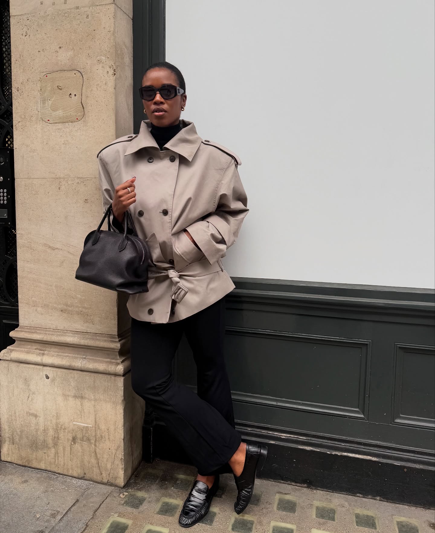 Um twist no clássico: 5 motivos para adotar o trench coat curto trench coat curto