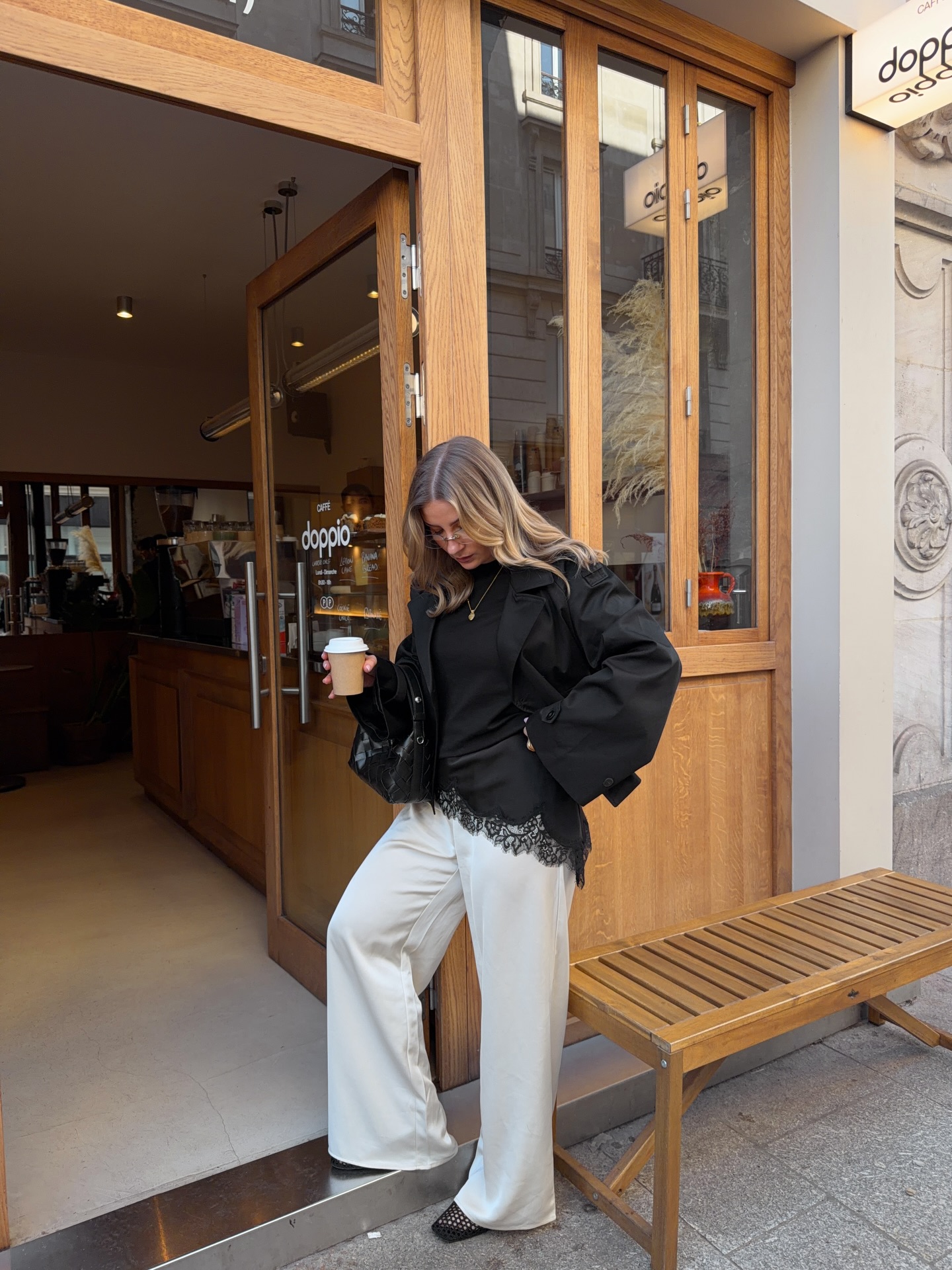 Um twist no clássico: 5 motivos para adotar o trench coat curto trench coat curto