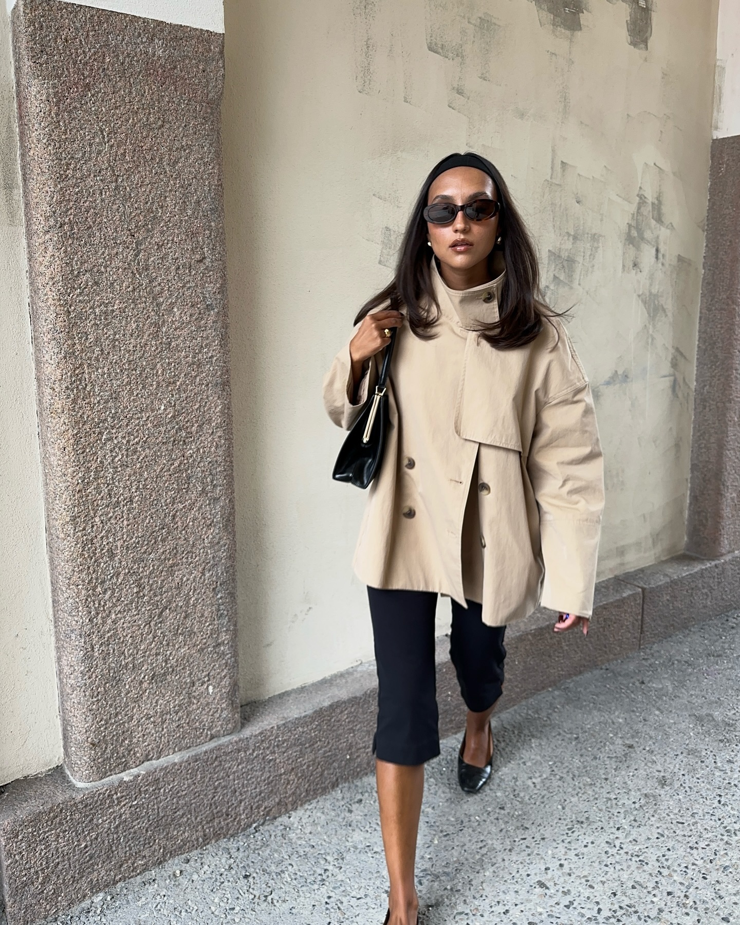 Um twist no clássico: 5 motivos para adotar o trench coat curto trench coat curto