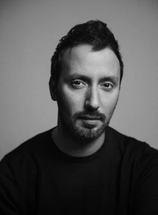 Anthony Vaccarello deixa direção criativa da Saint Laurent.