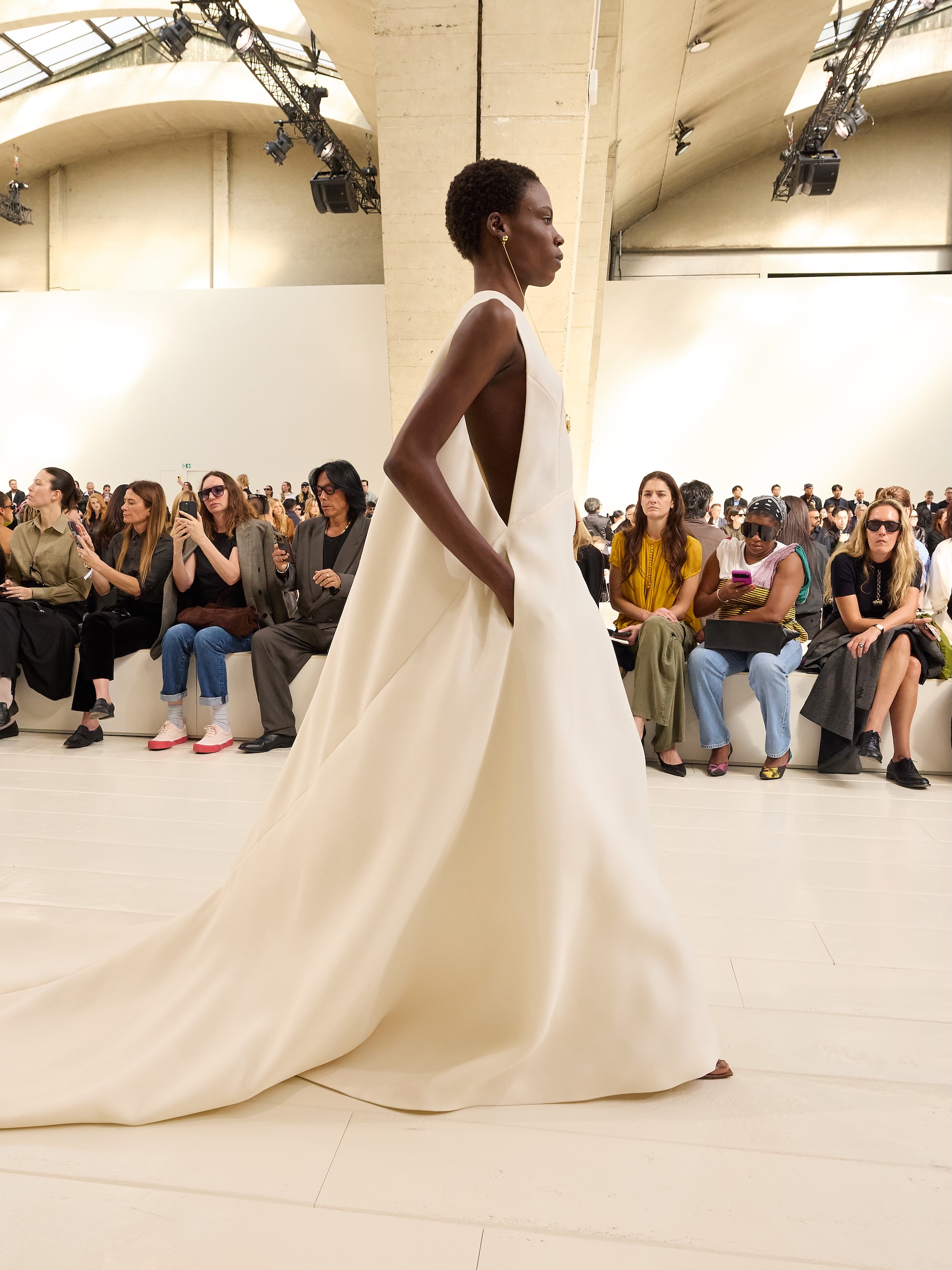 PFW: Balenciaga, verão 2027 desfile de verão 2027 da balenciaga na pfw