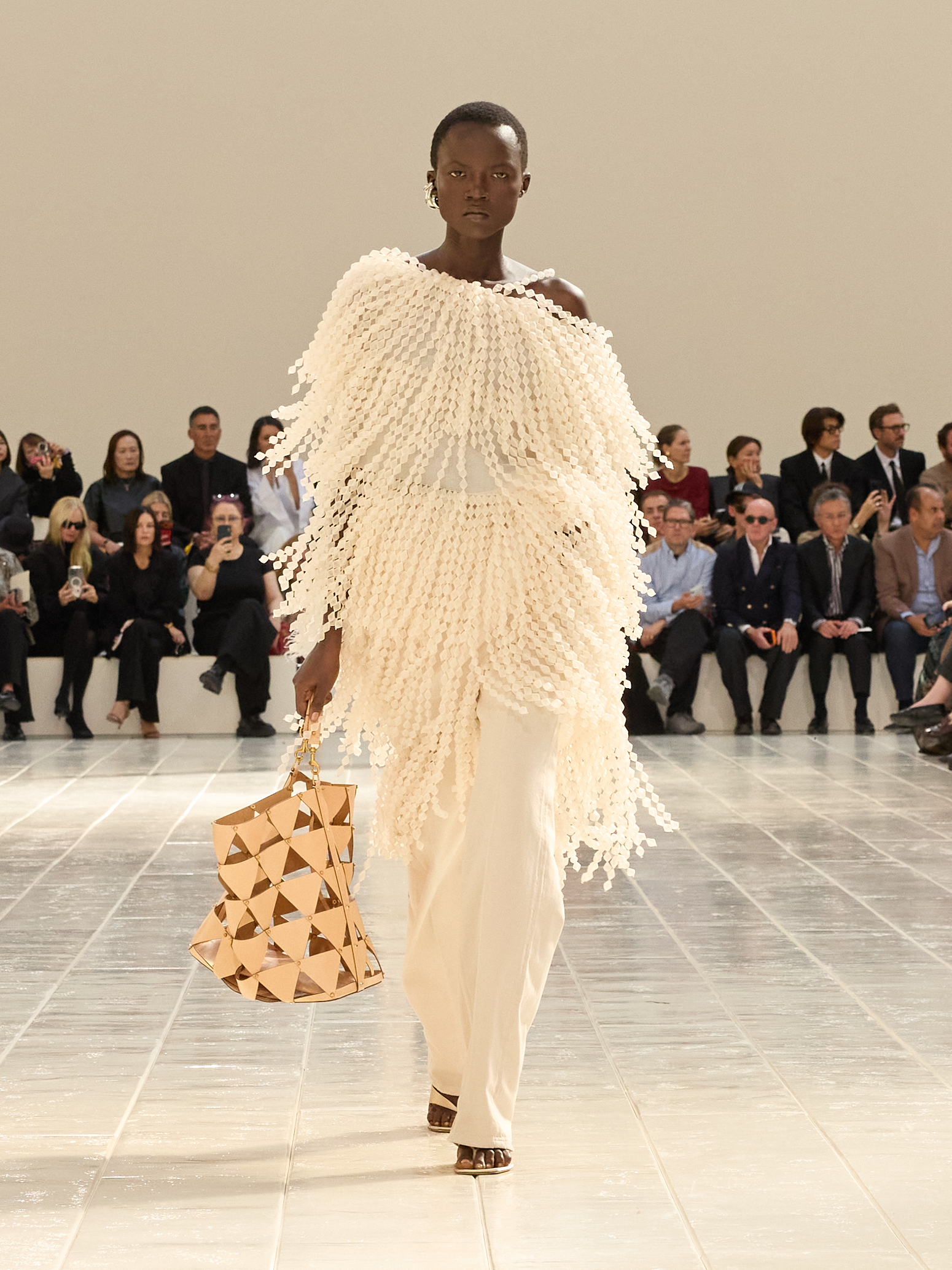 PFW: Balenciaga, verão 2027 desfile de verão 2027 da balenciaga na pfw