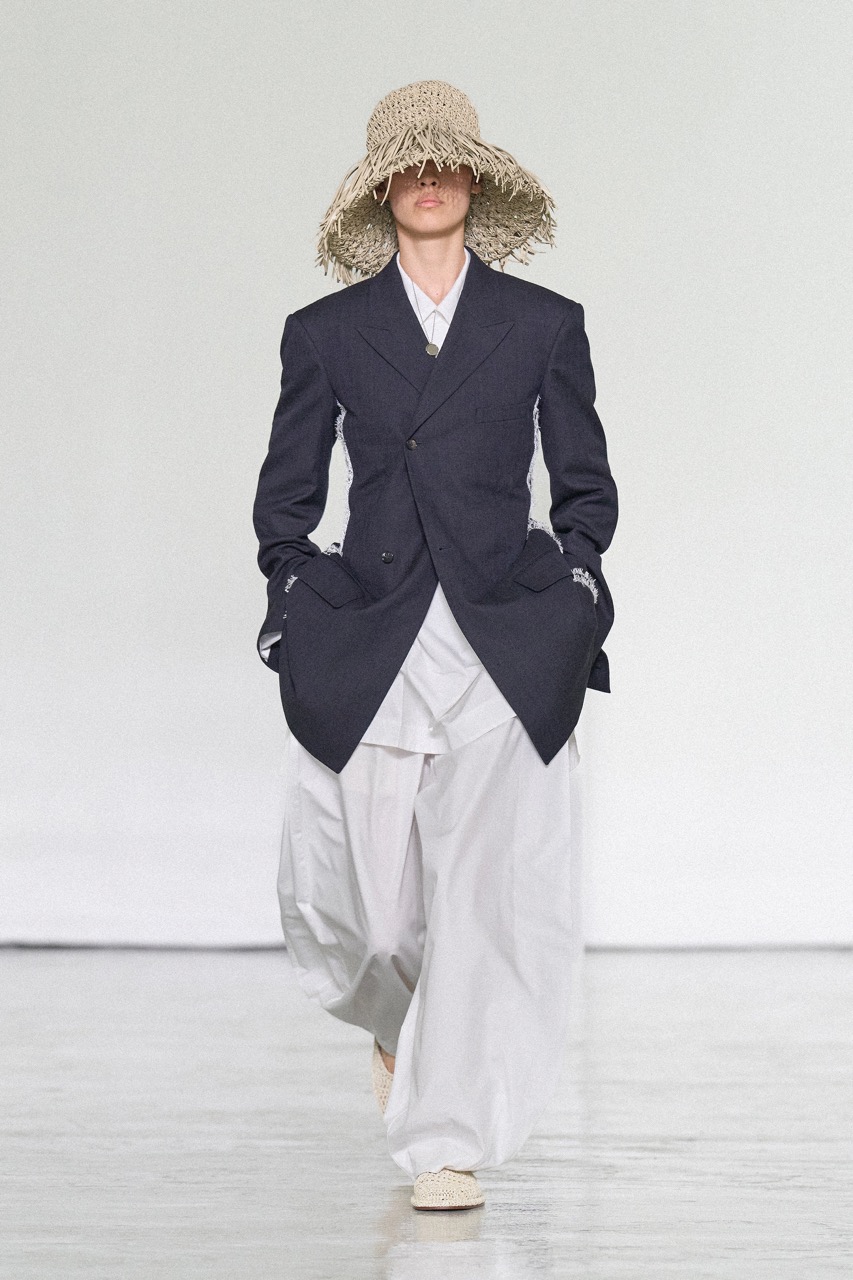 23 tendências da temporada internacional de verão 2027 BOTTEGA VENETA SUMMER 2027 LOOK 03 Grande