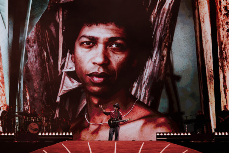 Subo nesse palco: o boom dos shows nacionais Djavan Show 1 SP Foto IrisAlvesC 9619 1 1