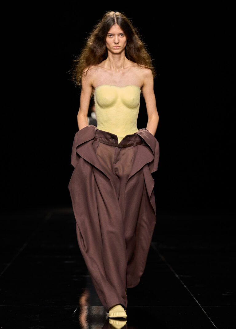 PFW: Issey Miyake, verão 2027 ISSEY MIYAKE SS27 LOOK 002