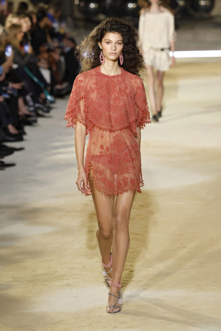 Isabel Marant verao2027fem GettyImages 2298122141