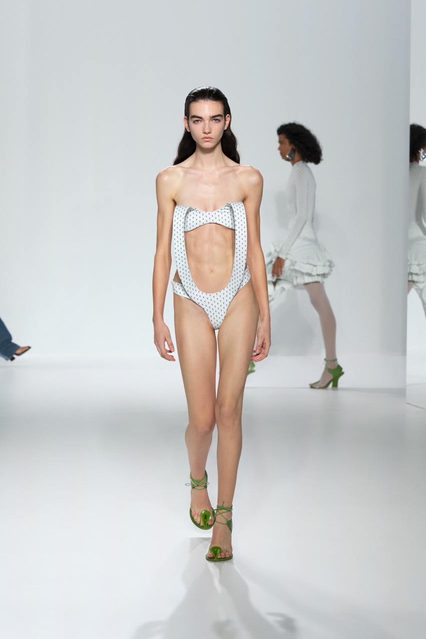 Jean Paul Gaultier, verão 2027.