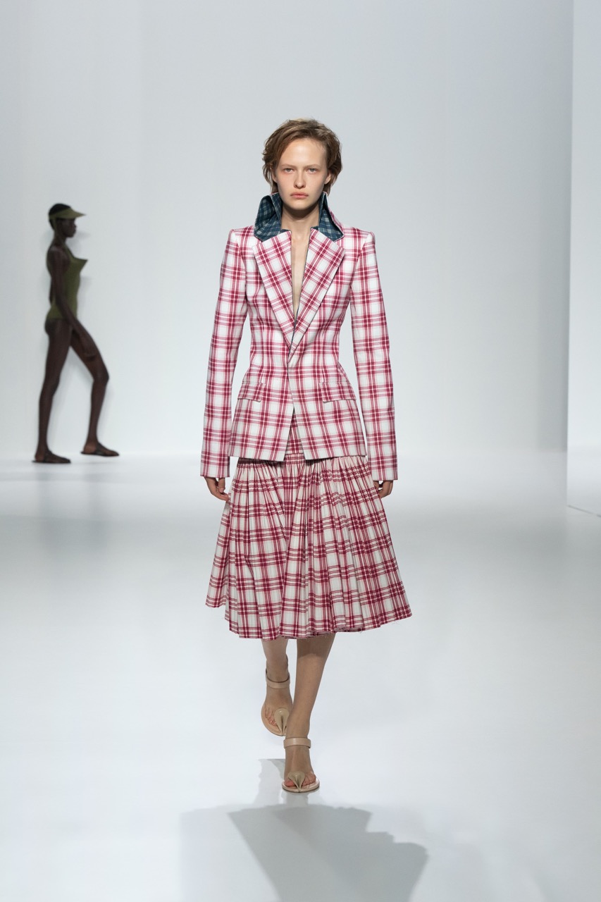 Jean Paul Gaultier, verão 2027.