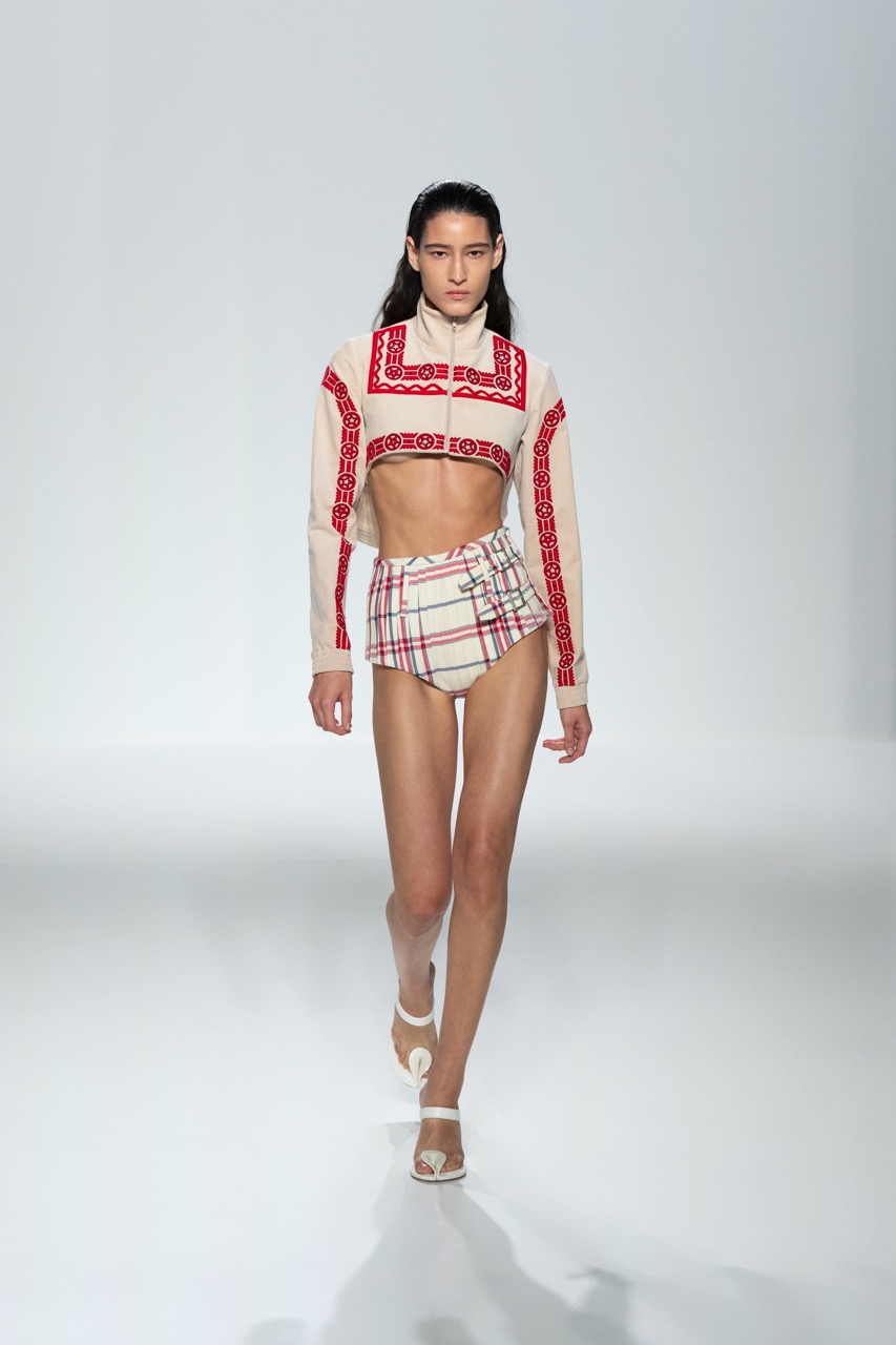 Jean Paul Gaultier, verão 2027.