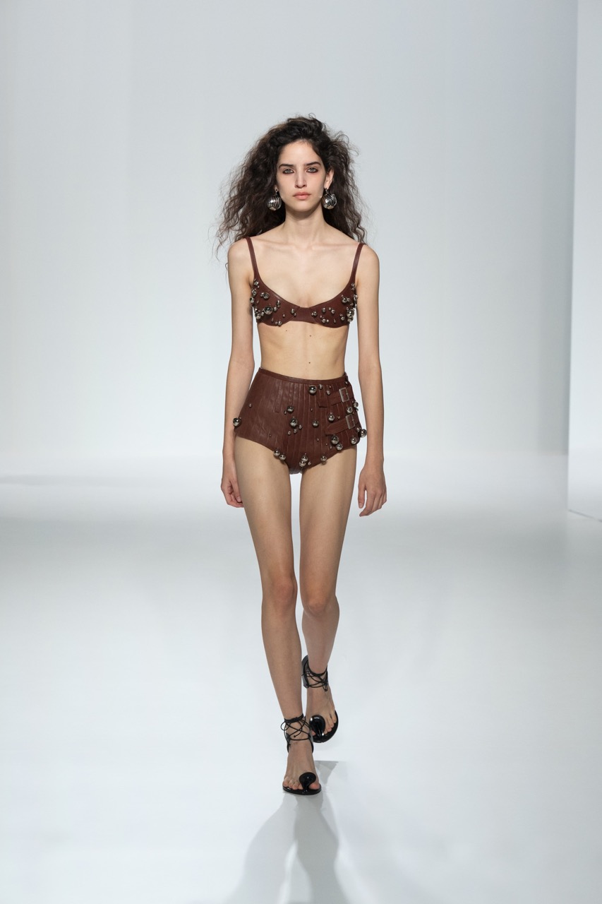 Jean Paul Gaultier, verão 2027.