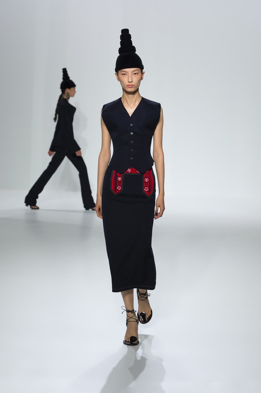 Jean Paul Gaultier, verão 2027.