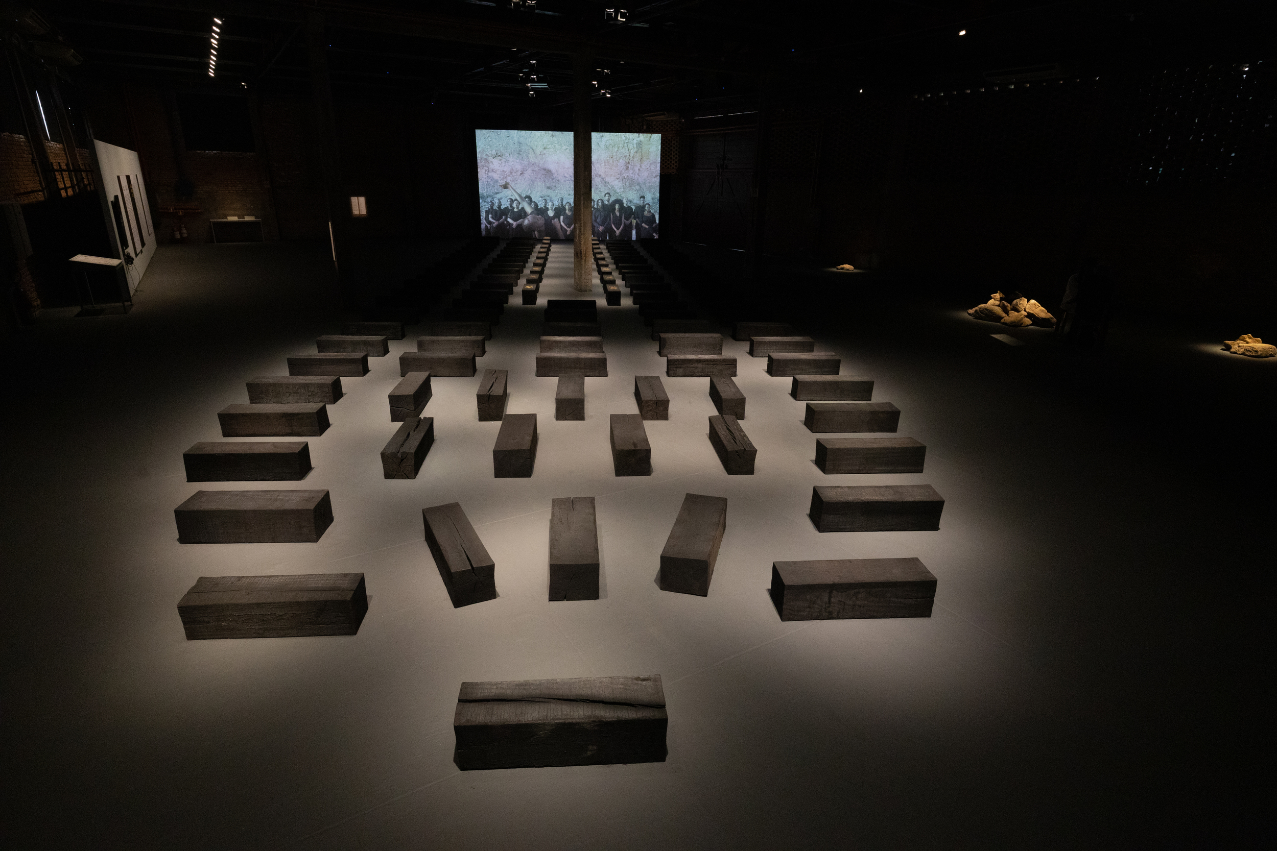 6 exposições em São Paulo para visitar em outubro Sesc Pompeia 20260922 Exposicao O Barco de Grada Kilomba FT Adauto Perin 4