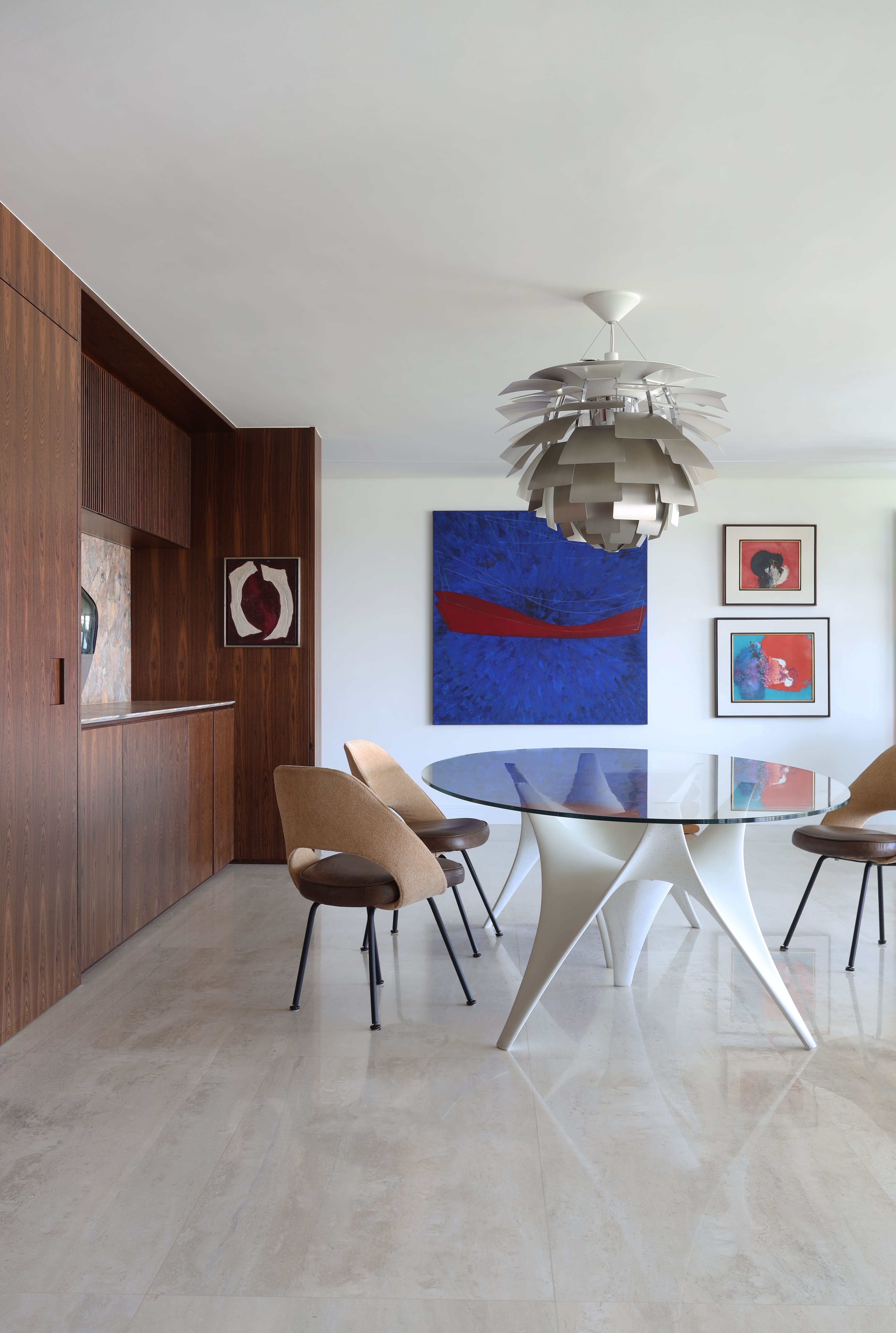 Lustres para sala de jantar: 10 projetos que destacam a iluminação Lustres para sala de jantar: 10 projetos que destacam a iluminação