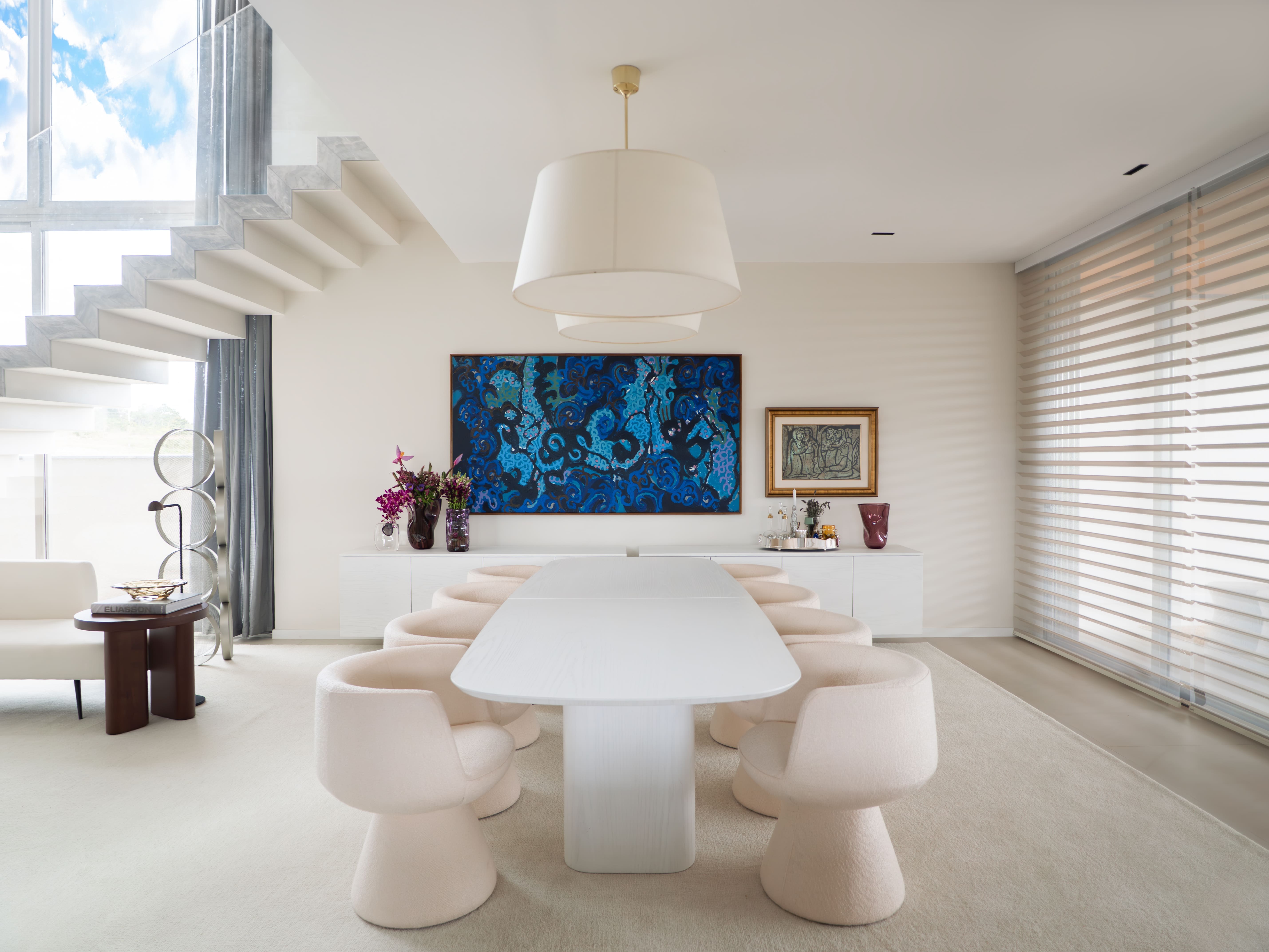 Lustres para sala de jantar: 10 projetos que destacam a iluminação Lustres para sala de jantar: 10 projetos que destacam a iluminação