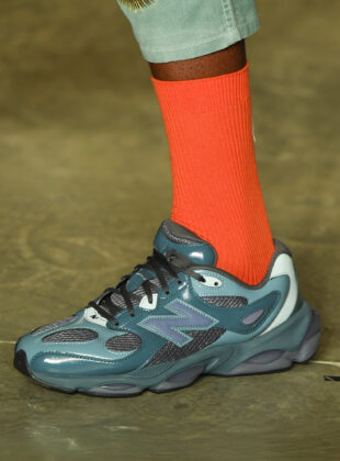 Como a New Balance está reinventando sua relação com a moda
new balanca 983 ALG