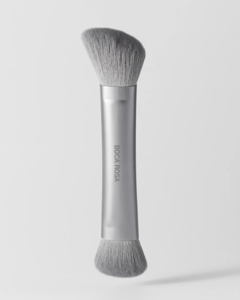 À procura do pincel de blush perfeito? Descubra aqui os favoritos das maquiadoras pincel de blush (1)