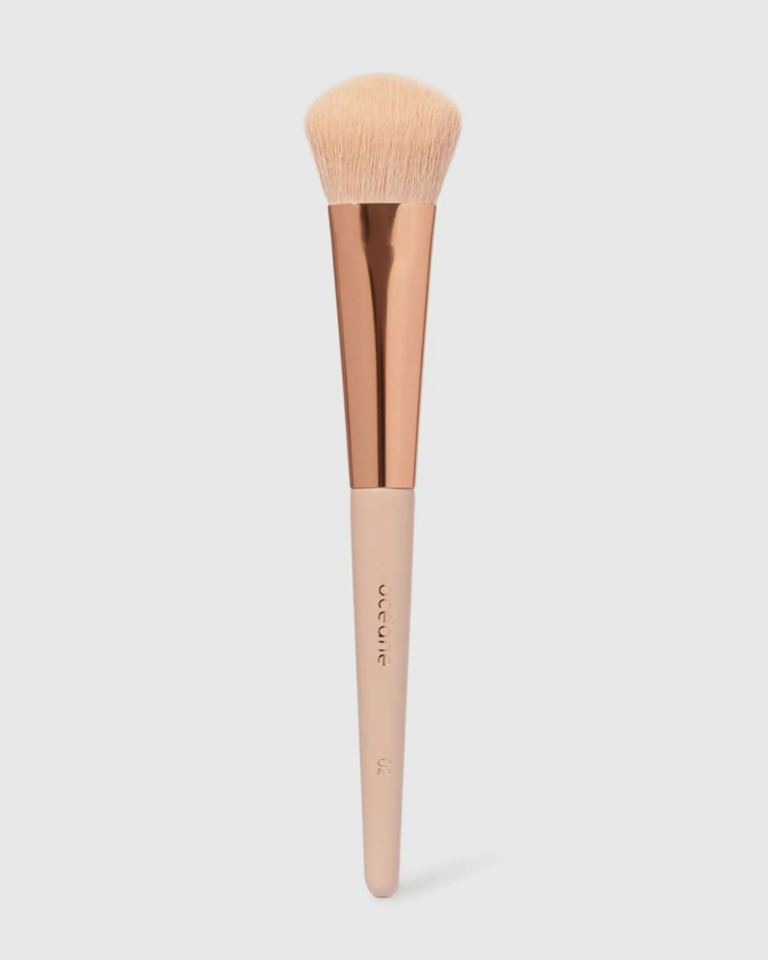 À procura do pincel de blush perfeito? Descubra aqui os favoritos das maquiadoras pincel de blush (3)
