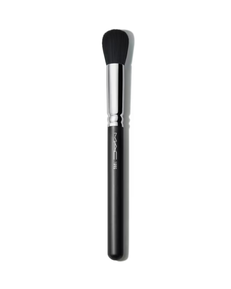 À procura do pincel de blush perfeito? Descubra aqui os favoritos das maquiadoras pincel de blush
