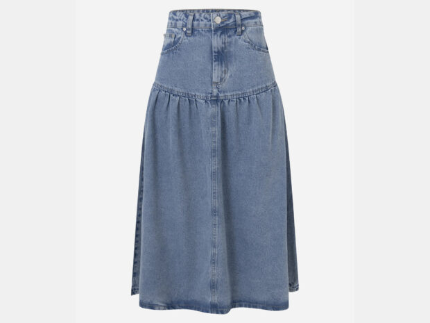 Como usar saia jeans? 5 ideias que vão fazer você querer tirar a sua do armário saia jeans 21out26 renner