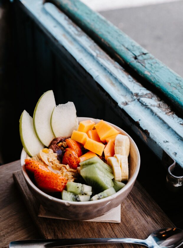 Como incrementar uma salada de fruta simples