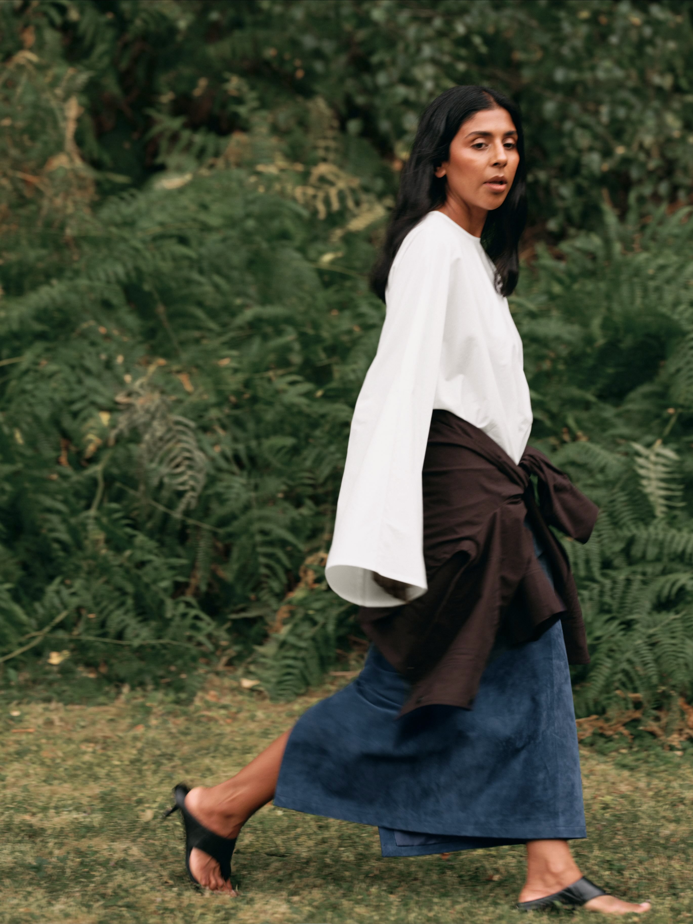 Em busca de uma sandália de couro feminina? 5 opções que já são sucesso no street style sandália de couro feminina