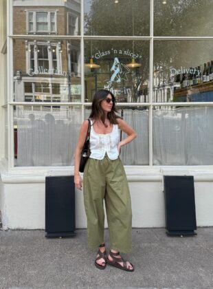 Em busca de uma sandália de couro feminina? 5 opções que já são sucesso no street style sandália de couro feminina