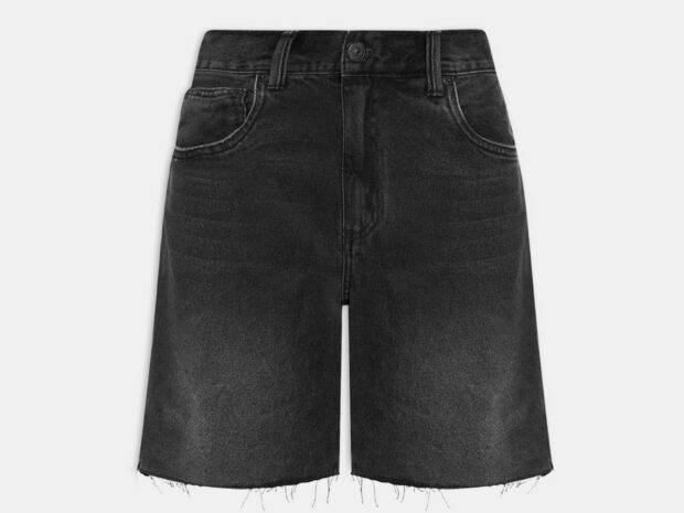 Do loafer ao salto: 6 looks com short jeans preto short jeans preto 30set26 Animale Jeans