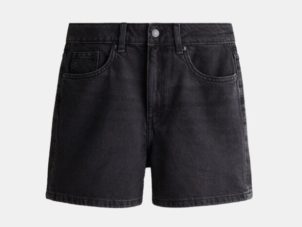 Do loafer ao salto: 6 looks com short jeans preto short jeans preto 30set26 Hering
