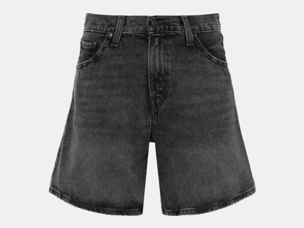 Do loafer ao salto: 6 looks com short jeans preto short jeans preto 30set26 Levis