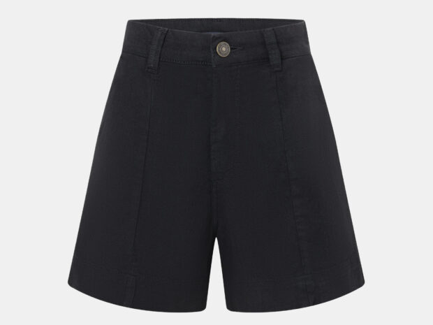 Do loafer ao salto: 6 looks com short jeans preto short jeans preto 30set26 Renner