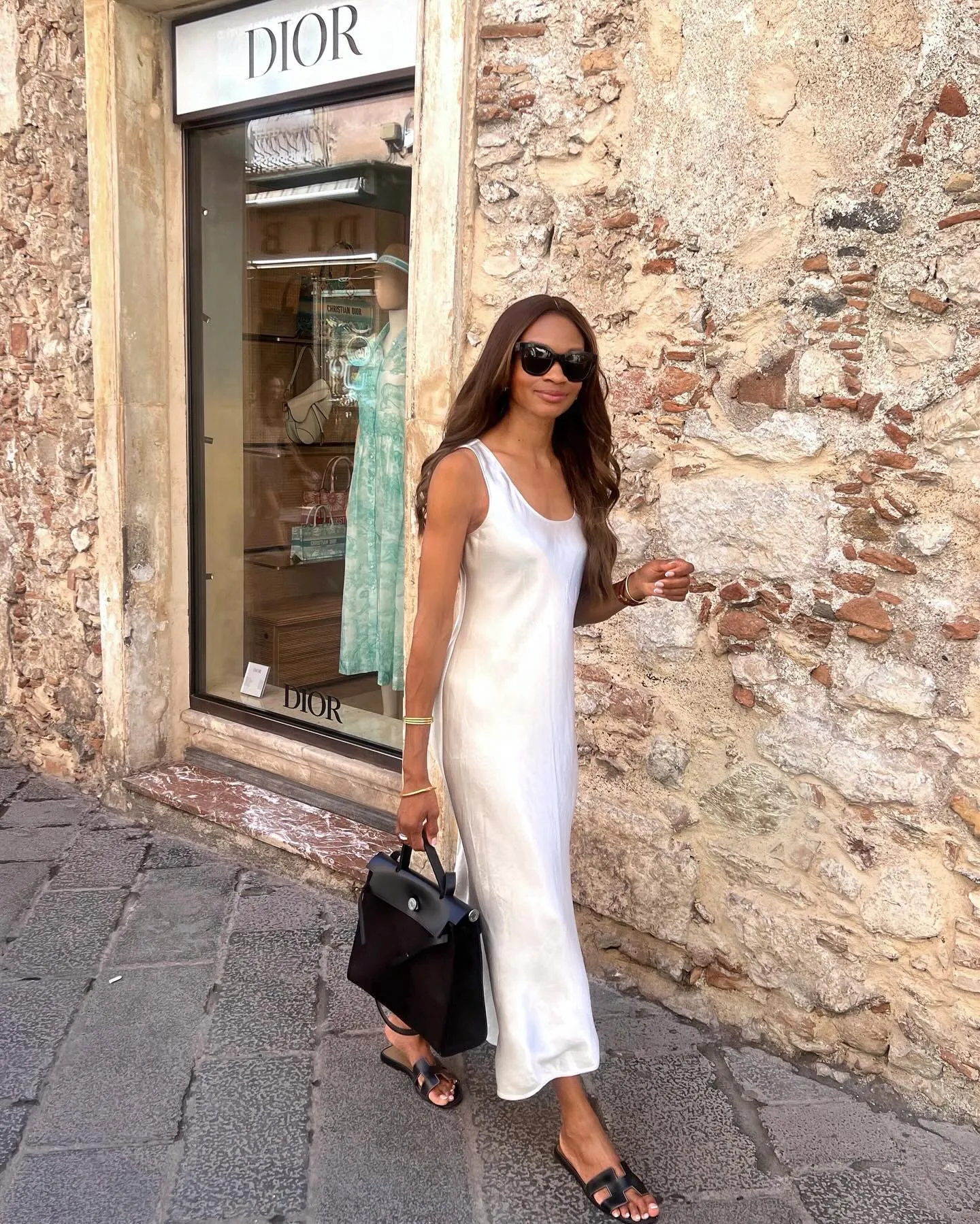 Bateu o calor? Os vestidos brancos são a saída para um look fresquinho! vestidos brancos